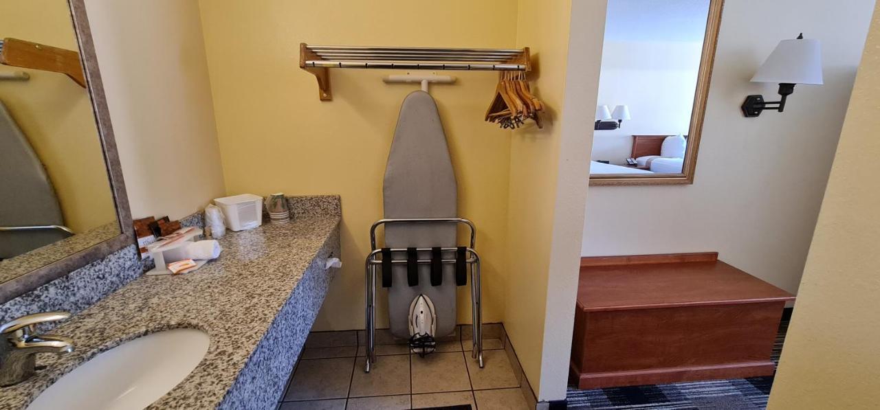 Oakridge Inn & Suites Kültér fotó