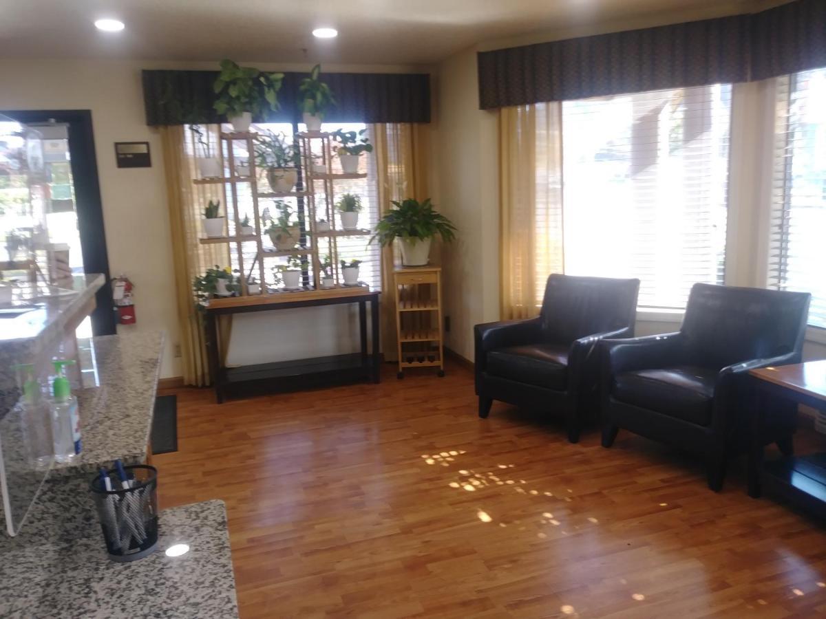 Oakridge Inn & Suites Kültér fotó