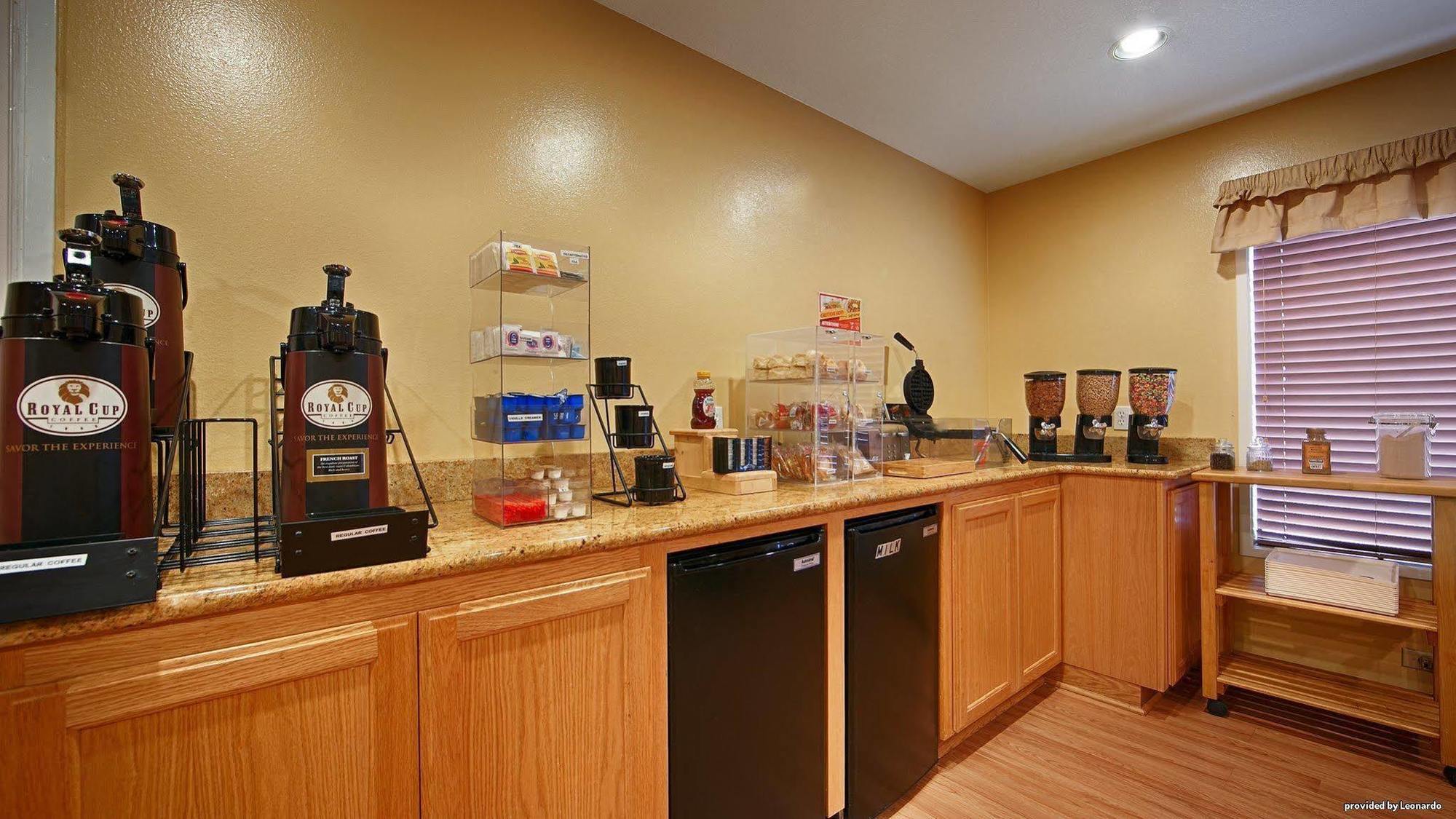 Oakridge Inn & Suites Kültér fotó