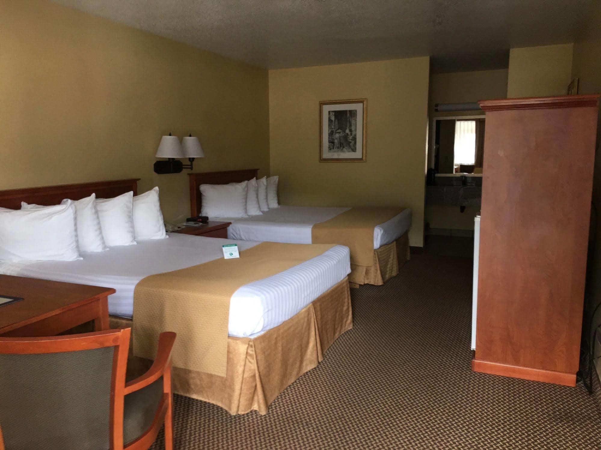 Oakridge Inn & Suites Kültér fotó