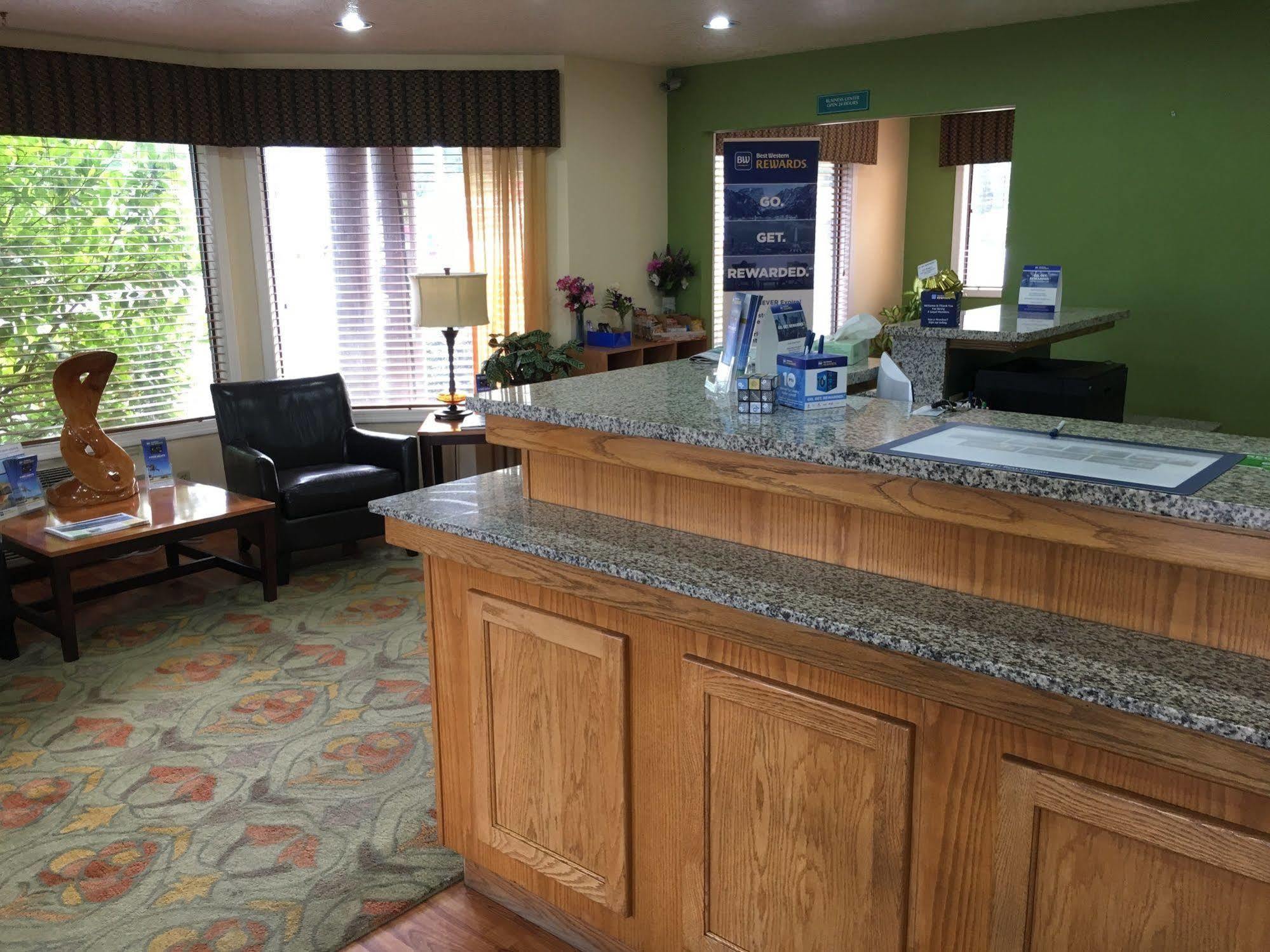 Oakridge Inn & Suites Kültér fotó