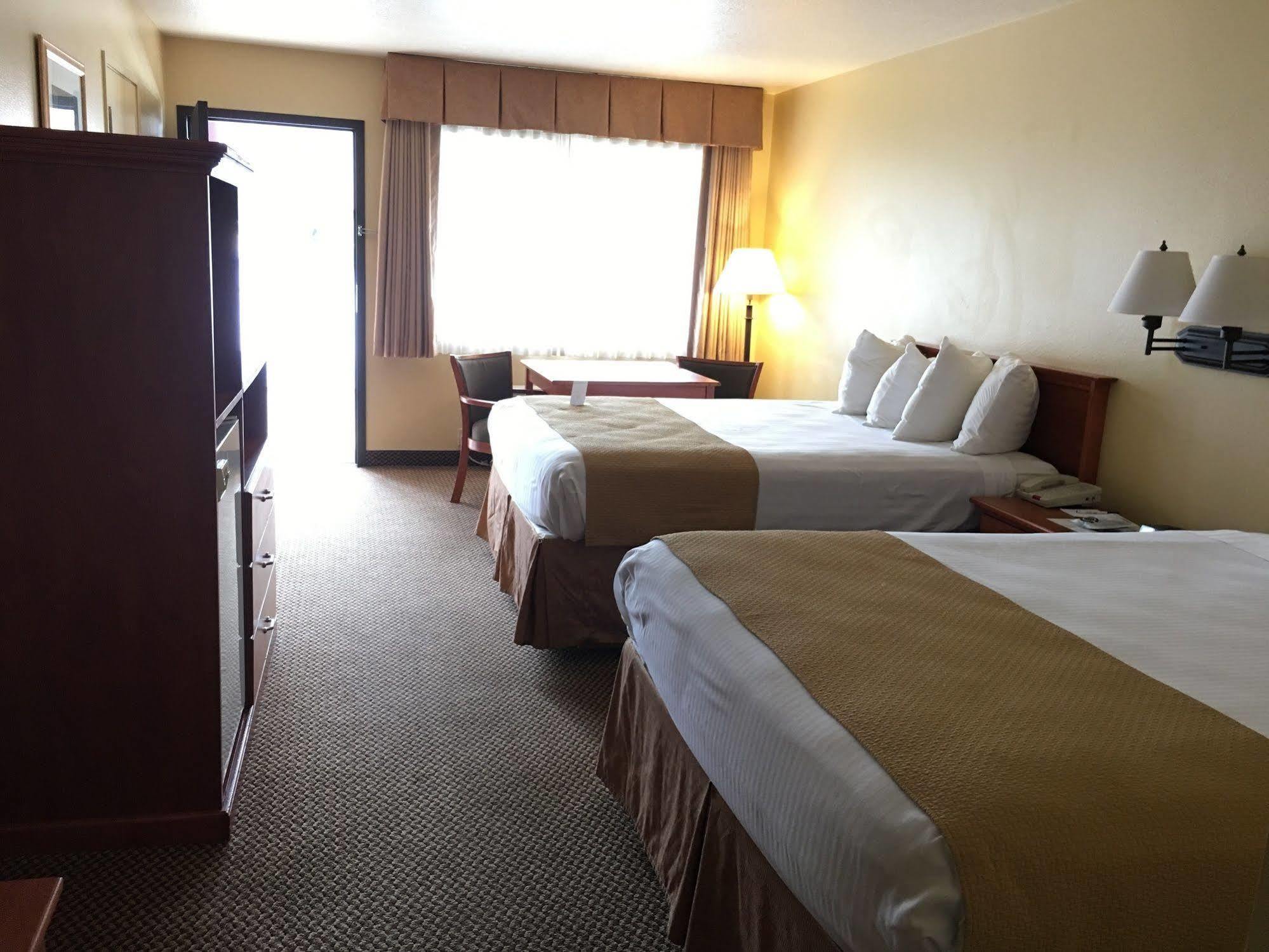 Oakridge Inn & Suites Kültér fotó